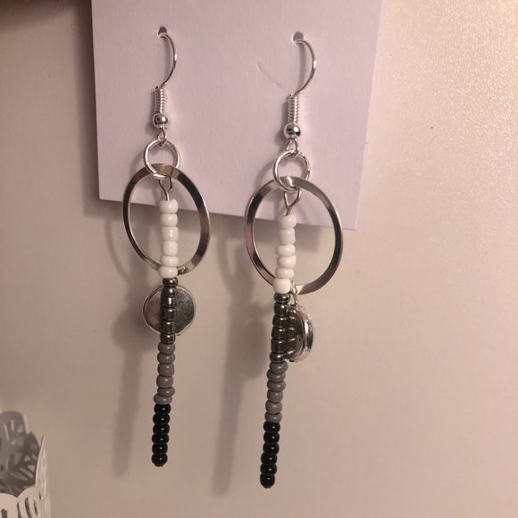 Earring bundle - Picture 2 of 3